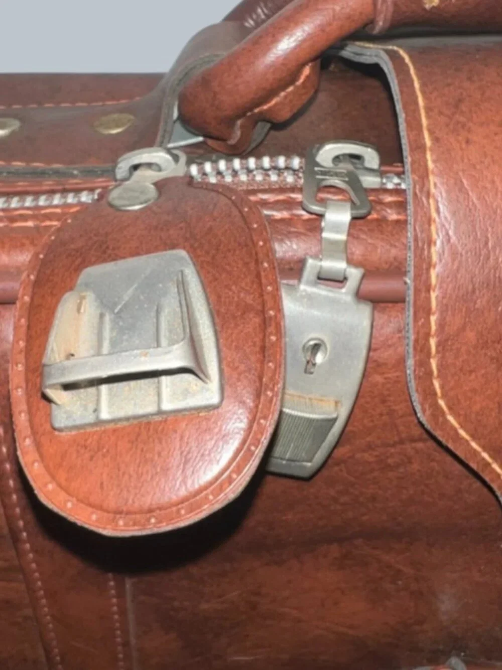 Vintage 1970s Chestnut Brown Leather Rectangle Zip Suitcase